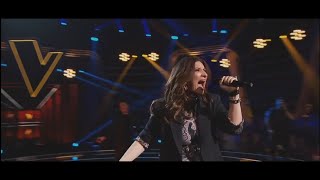 Laura Pausini canta El patio de Pablo López [upl. by Coulson416]