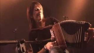 Mundy feat Sharon Shannon Live at Vicar Street  Galway Girl [upl. by Saire80]