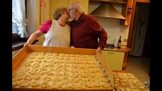 LE CARTELLATE PUGLIESI DOLCE TIPICO NATALIZIO  RICETTA DELLA Nonna Maria [upl. by Fronia]